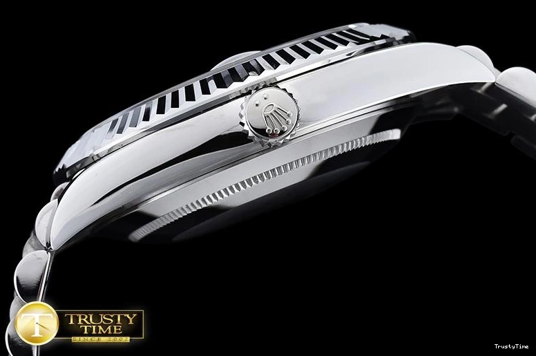 1026 RDD0202B – DayDate 40mm ModernLook 666